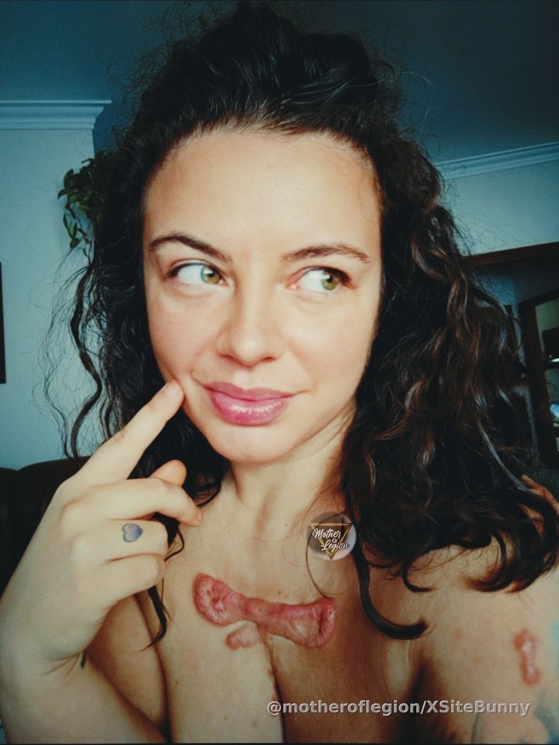 🎶Good mooorniiing🎶 If we can't be nonsensically goofy and also hold those long silences in hard conversations, I don't want it.☀️🖤