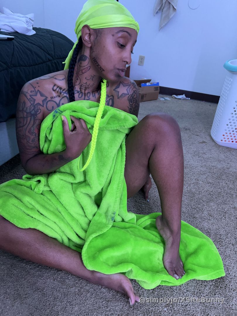 My lil Debbie’s has sound wacth 