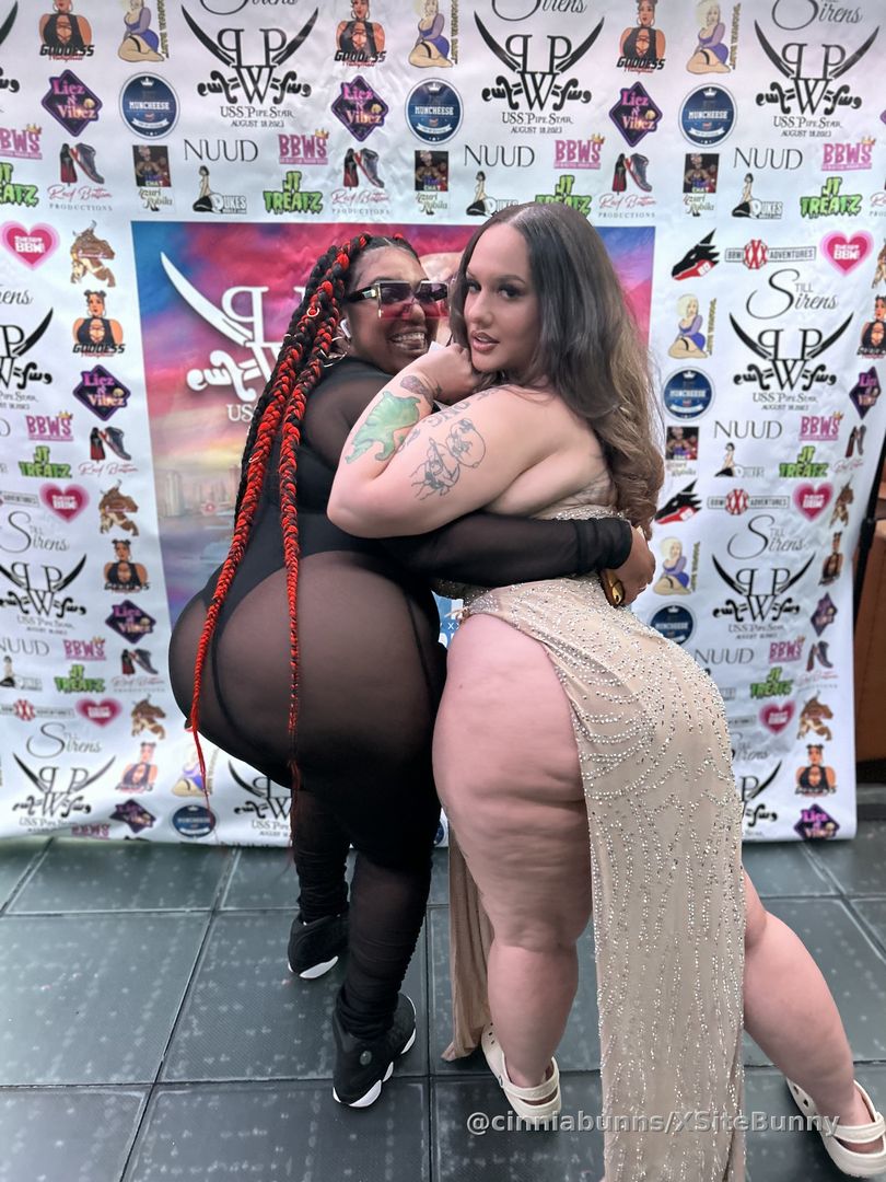 You had to be there 🛳️ to see my butterflies actually flying away 😂 I had an amazing time I also met Shainarae ! Would you want to see us collab? 