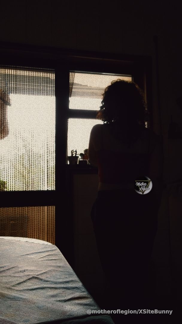 🎶Good mooorniiing🎶 BBs, you cannot build a relationship with someone who doesn't have the tough conversations with you, who ignores your calls or texts, who doesn't want to fix it 🙌🏽together🙌🏽 Love is work, is patience, is tears and discomfort for growth only.☀️🖤