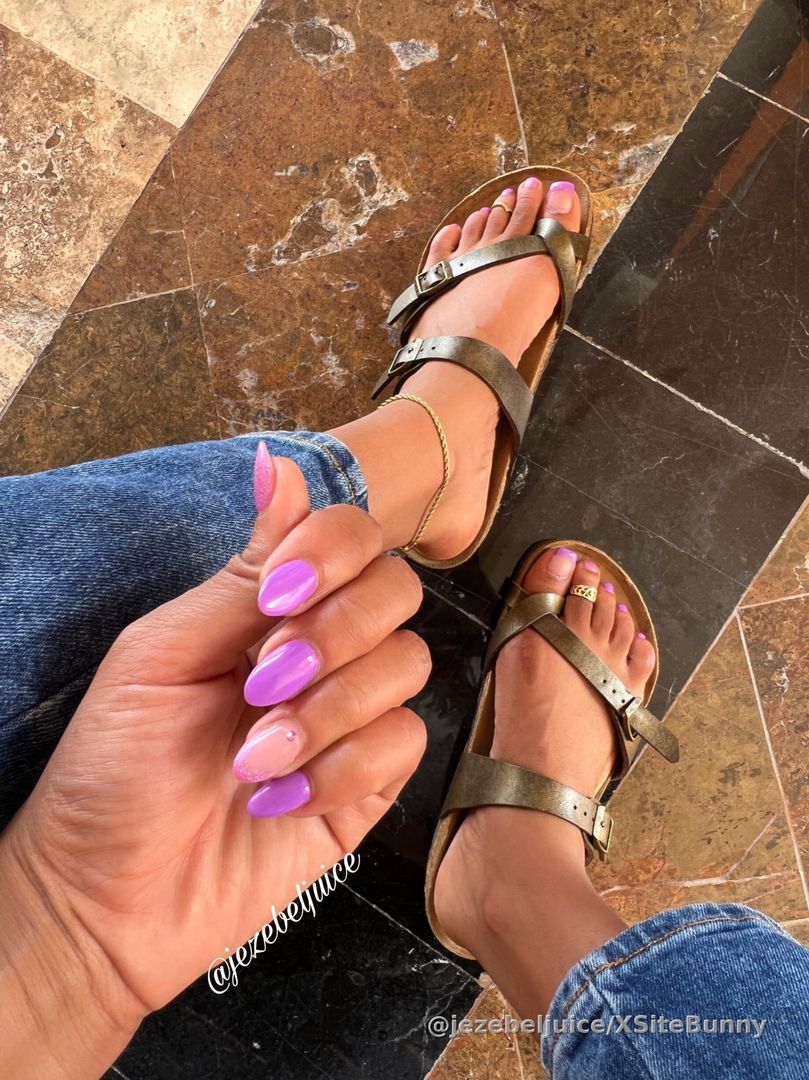 Pretty purple toes in Jamaica need to be seen. Someone take me back asap! 