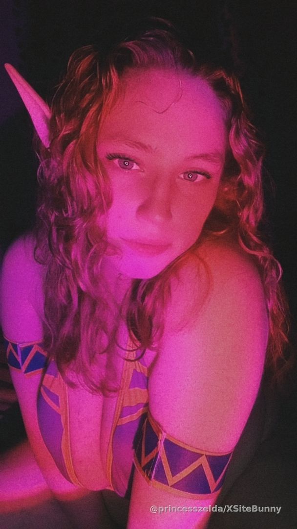 I will be pushing all my new content here for now on and filtering used content to Twitter. 
Using Twitter as a promo site, hope for the best 👌🏻 💋