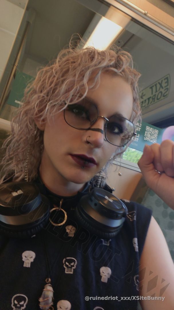 I'm. Finally Back. I spent the last while dealing with Medical Bullshit and I'm so excited to FINALLY be back. I missed making content so much.