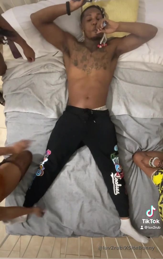 You ain't neva seen a #ceiling challenge like this😜 Nothing will stop me when I'm ready to Rub you down lol💪🏽💯🔥‼️