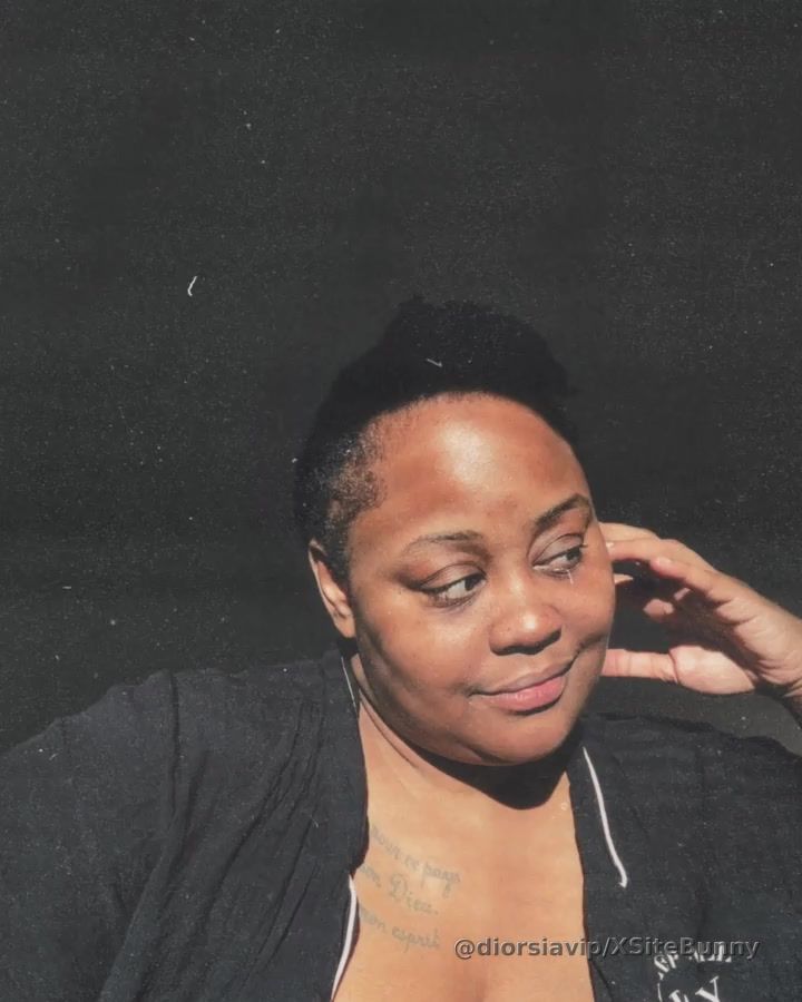 Got a new camera setup as an xmas gift. Had to try out a few new foot poses.