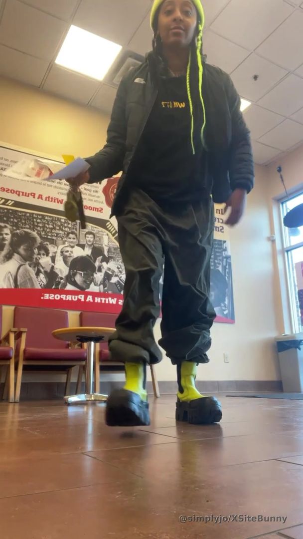 I love just being me smoothie king vibing who buying👀