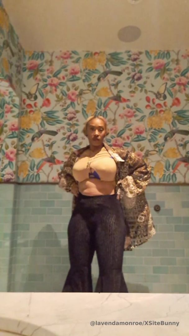 He say he wanna eat my boooooottyyyyy pi 