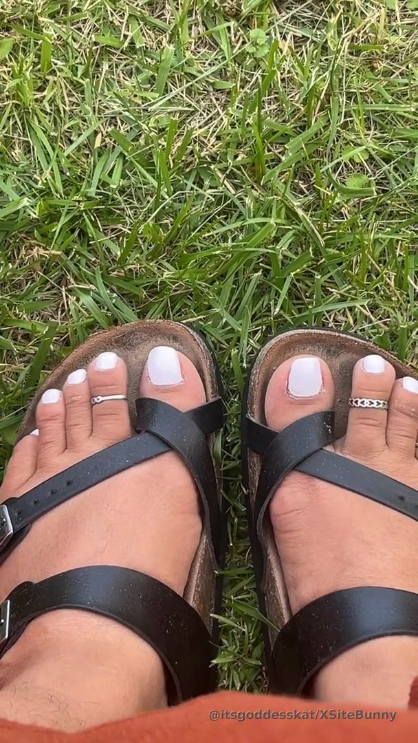 Toes out at the cookout 
