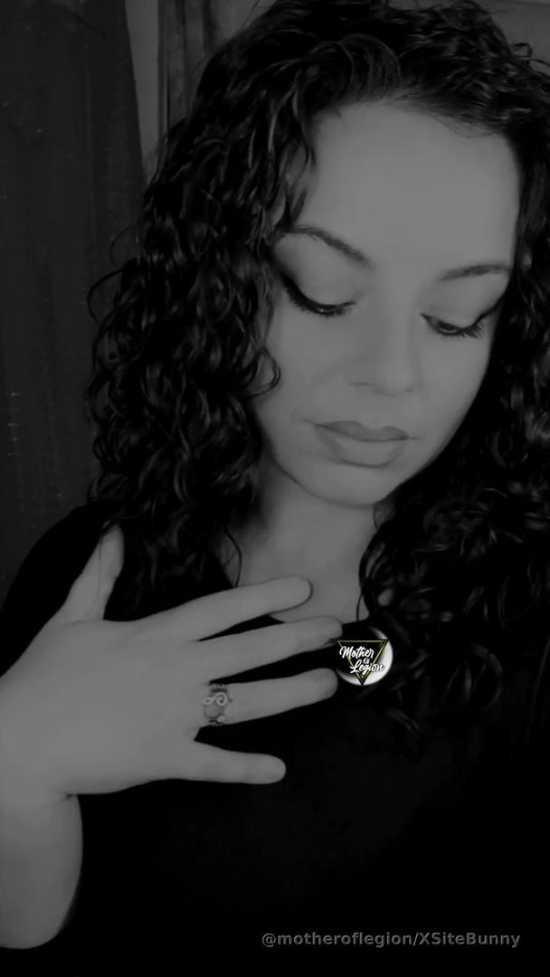 🎶Good mooorniiing🎶 Someone taking time to learn you, wholeheartedly accept you and understand your silence, but also hold you accountable, bring things to you instead of hiding or lying and work things out together is a blessing. It's a risk they take - you as well - and where your heart resides.☀️🖤