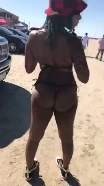 A beach throwback for this wagon Wednesday  🍑