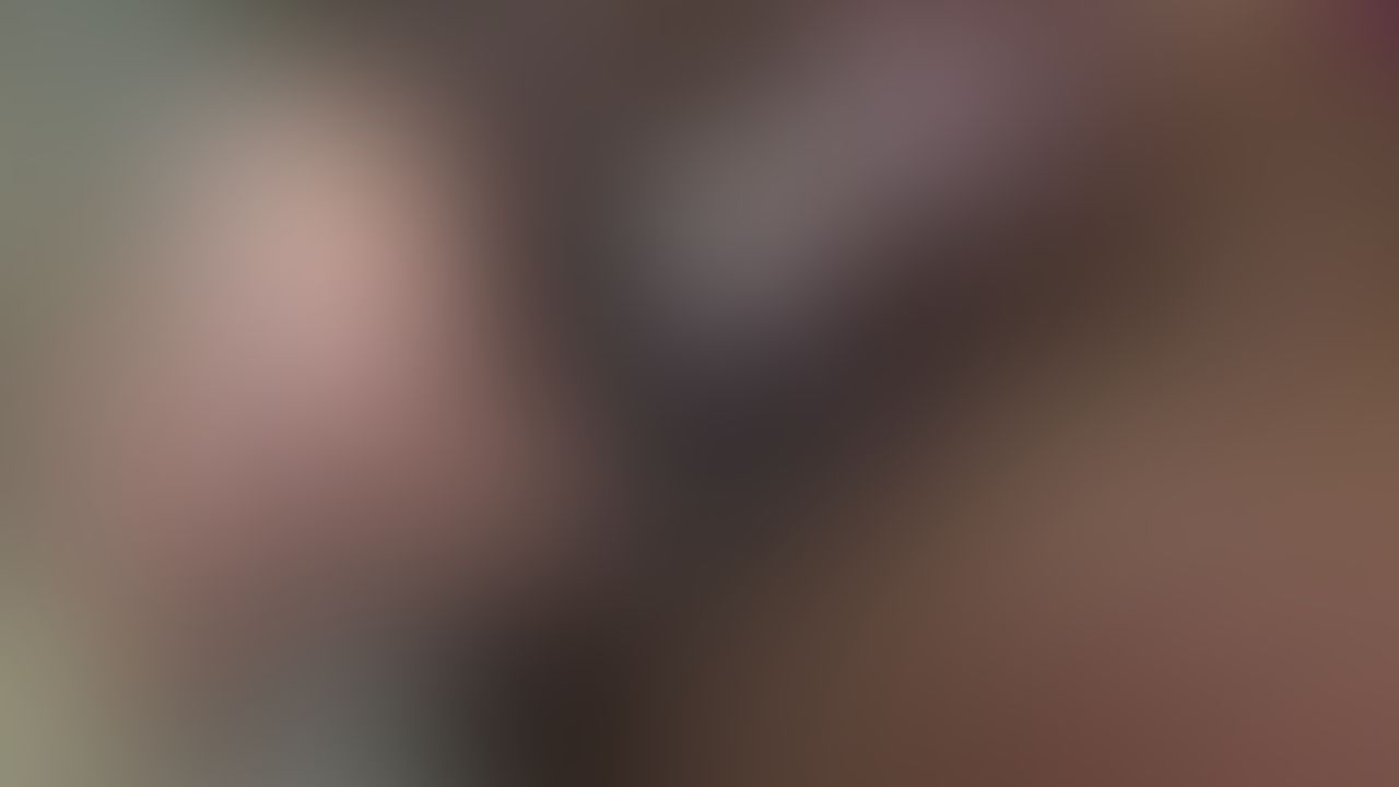 Trying to be quite in the guest room at my parents house 🤭🤫