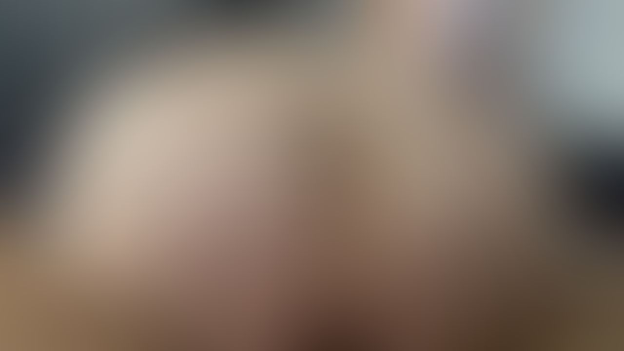 Let me sit on Daddy’s lap 