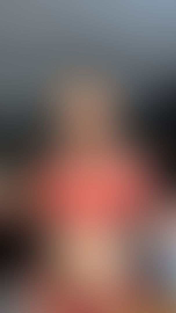 Let the countdown until Christmas continue ⏳

My holiday content will be gift wrapped and ready to be received real soon ❤️