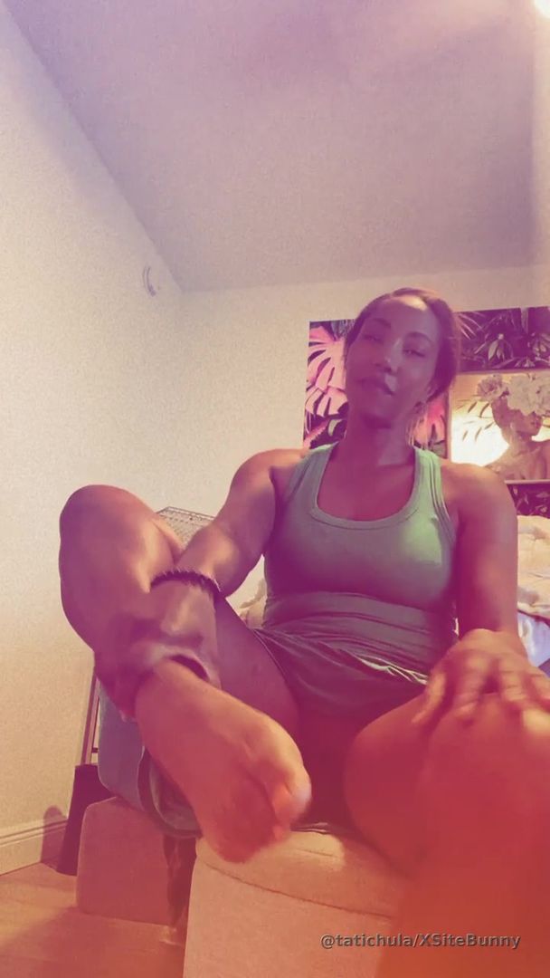 Driving in Platforms pink, daddy wanna see what else is pink? Look at the locked to see 🐱 pink with toes 