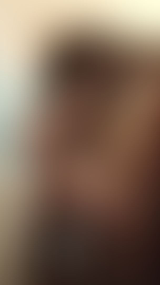 This is what a good slut do in the restaurent toilet for a Daddy 😈! 