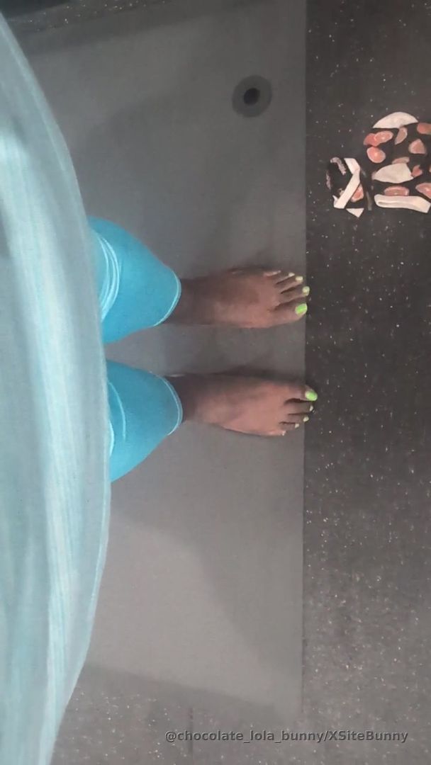 I need a pedicure, anyone wanna help? 😆 